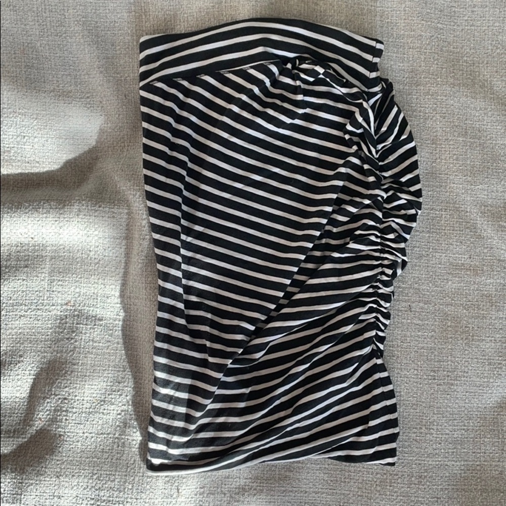 Lululemon black and white striped skirt